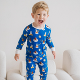 Bambino che indossa il completo pigiama in bambù “Starry Sleep” della linea Miffy per bambini