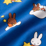 Primo piano sul morbido tessuto di bambù del completo pigiama per bambini Miffy Starry Sleep in bambù
