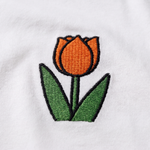 Camiseta blanca de lactancia con un tulipán naranja bordado en Miffy